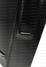 Cargar imagen en el visor de la galería, Seibon 97-98 Nissan Skyline TT-Style Carbon Fiber Hood