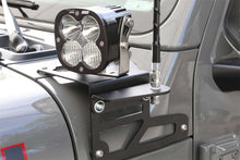 Cargar imagen en el visor de la galería, Fabtech 18-21 Jeep JL/JT Antenna Light Bracket Kit (Non-Adjustable)