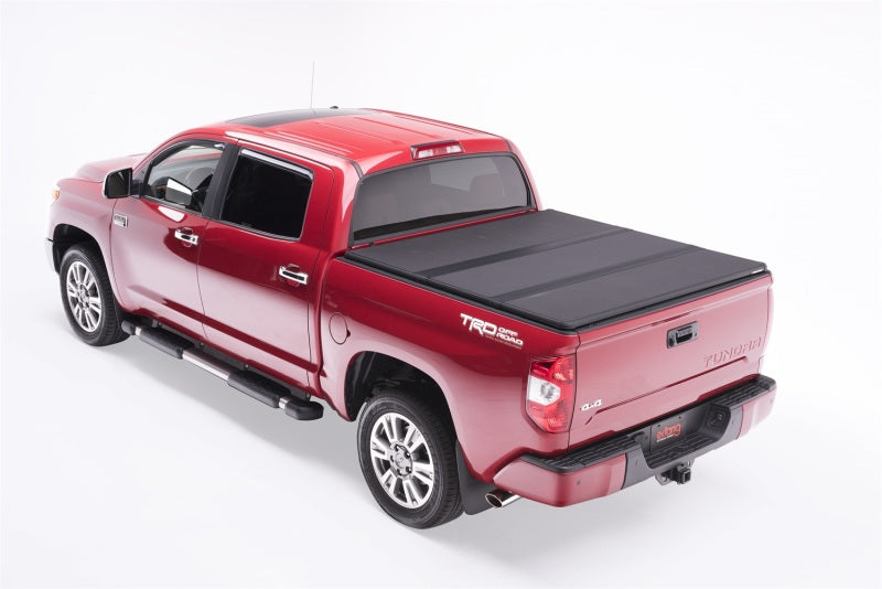 Extang 14-16 Toyota Tundra (5.5ft) (w/ Rail System) Solid Fold 2.0