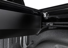 Cargar imagen en el visor de la galería, Retrax 14-up Chevy/GMC 5.8ft Bed / 15-up 2500/3500 RetraxPRO MX