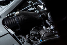 Cargar imagen en el visor de la galería, Eventuri BMW F9X M5/M8 - Black Carbon Intake with Shroud Set
