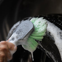 Cargar imagen en el visor de la galería, Chemical Guys Wheelie Wheel &amp; Tire Brush