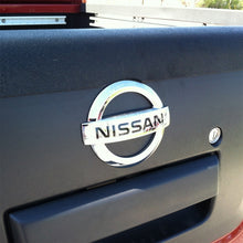 Cargar imagen en el visor de la galería, Westin 2013-2015 Nissan Frontier Wade Tailgate Cap - Black