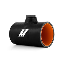 Cargar imagen en el visor de la galería, Mishimoto 2.5in Black Silicone Coupler w/ 1/8in NPT Bung