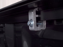 Cargar imagen en el visor de la galería, Lund 19-23 Chevrolet Silverado 1500 6.5ft Bed Genesis Roll Up Tonneau - Black