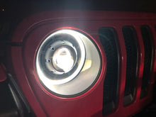 Cargar imagen en el visor de la galería, Oracle Jeep JL/Gladiator JT Oculus Bi-LED Projector Headlights - Amber/White Switchback