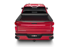 Cargar imagen en el visor de la galería, Truxedo 15-20 GMC Canyon &amp; Chevrolet Colorado w/Sport Bar 5ft Lo Pro Bed Cover