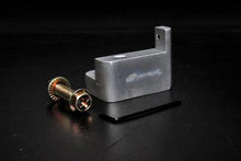 Cargar imagen en el visor de la galería, Weapon R 94-97 Honda Accord / 97 Acura CL Silver Short Shift Adapter