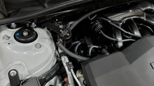 Cargar imagen en el visor de la galería, J&amp;L 18-24 Toyota Camry 3.5L V6 Oil Separator 3.0 Passenger Side - Black Anodized