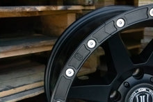 Cargar imagen en el visor de la galería, ICON 17in Compression/Alpha/Rebound Wheel Rock Ring Kit (20 Bolt)