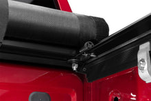 Cargar imagen en el visor de la galería, Lund 19-23 Chevrolet Silverado 1500 6.5ft Bed Genesis Roll Up Tonneau - Black