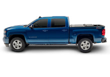 Cargar imagen en el visor de la galería, UnderCover 14-18 Chevy Silverado 1500 (19 Legacy) 5.8ft Flex Bed Cover