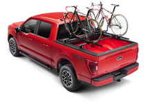 Cargar imagen en el visor de la galería, Roll-N-Lock 20-22 Chevrolet Silverado 2500-3500 (82.2in. Bed) A-Series XT Retractable Tonneau Cover