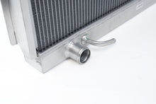 Cargar imagen en el visor de la galería, CSF 95-04 Toyota Tacoma (2.7/3.4L) Heavy Duty All-Aluminum Radiator