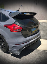 Cargar imagen en el visor de la galería, Seibon 15-16 Ford Focus Hatchback Carbon Fiber Trunk Lid