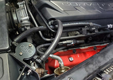 Cargar imagen en el visor de la galería, J&amp;L 20-23 Chevrolet Corvette 6.2L LT2 Targa Top Passenger Side Oil Separator 3.0 - Black Anodize