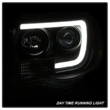 Cargar imagen en el visor de la galería, Spyder Toyota Tacoma 05-11 Projector Headlights - Light Bar DRL - Black PRO-YD-TT05V2-LB-BK