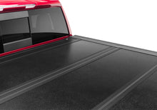 Cargar imagen en el visor de la galería, UnderCover 19-20 Chevy Silverado 1500 (w/ or w/o MPT) 5.8ft Flex Bed Cover