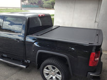 Load image into Gallery viewer, Roll-N-Lock 16-18 Toyota Tacoma Crew Cab SB 60-1/2in M-Series Retractable Tonneau Cover