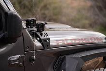 Cargar imagen en el visor de la galería, DV8 Offroad 18-22 Jeep Gladiator JT Cowl Light Bar Bracket