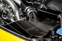 Cargar imagen en el visor de la galería, Eventuri Mercedes W177 A35/C118 CLA35 AMG/A250 Black Carbon Intake