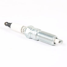 Cargar imagen en el visor de la galería, Omix Spark Plug 3.8L 07-11 Jeep Wrangler JK