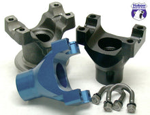 Cargar imagen en el visor de la galería, Yukon Gear Cast Yoke For GM 8.5in w/ A 1350 U/Joint Size