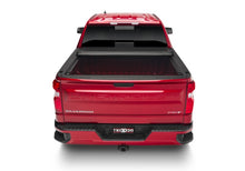Cargar imagen en el visor de la galería, Truxedo 15-20 GMC Canyon &amp; Chevrolet Colorado w/Sport Bar 5ft Lo Pro Bed Cover