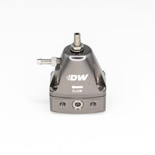 Cargar imagen en el visor de la galería, DeatschWerks DWR1000iL In-Line Adjustable Fuel Pressure Regulator - Titanium