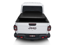 Cargar imagen en el visor de la galería, Truxedo 2020 Jeep Gladiator 5ft Lo Pro Bed Cover