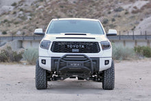 Cargar imagen en el visor de la galería, Fabtech 16-19 Toyota Tundra 4WD Trd Pro 4in Perf Sys w/Dlss 2.5 C/Os &amp; Rr Dlss