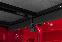 Cargar imagen en el visor de la galería, Lund 19-23 Chevrolet Silverado 1500 6.5ft Bed Genesis Elite Tri-Fold Tonneau - Black