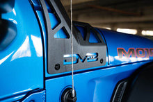 Cargar imagen en el visor de la galería, DV8 Offroad 20-22 Jeep JL 392 &amp; JT Mojave A-Pillar Light Bar Mount