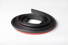 Cargar imagen en el visor de la galería, Lund Universal (Universal Tailgate Seal) Tailgate Seal - Black