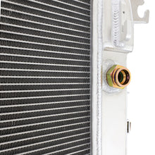 Cargar imagen en el visor de la galería, Mishimoto 17-19 Chevrolet/GMC 6.6 L5p Duramax Radiator