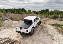 Cargar imagen en el visor de la galería, Truxedo 2020 Jeep Gladiator 5ft Lo Pro Bed Cover