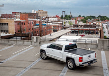 Cargar imagen en el visor de la galería, UnderCover 15-20 Ford F-150 5.5ft Ultra Flex Bed Cover - Matte Black Finish