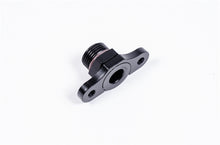 Cargar imagen en el visor de la galería, Radium Engineering FPR Adapter - 8AN ORB 11mm Bore 39mm Spacing M6